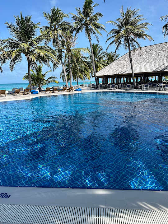 Pool Meeru Maldives Resort Island