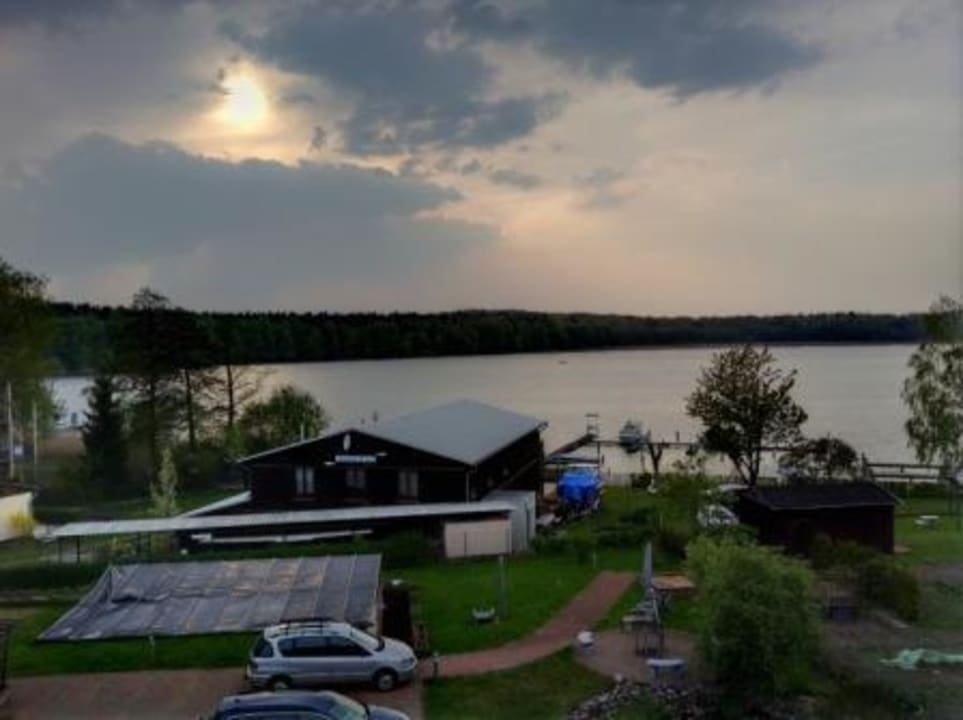 Abendblick über den See vom Balkon Apartmenthaus Am Grienericksee