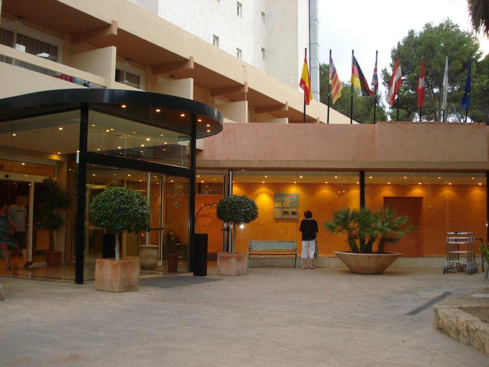 Eingang Valentin Reina Paguera