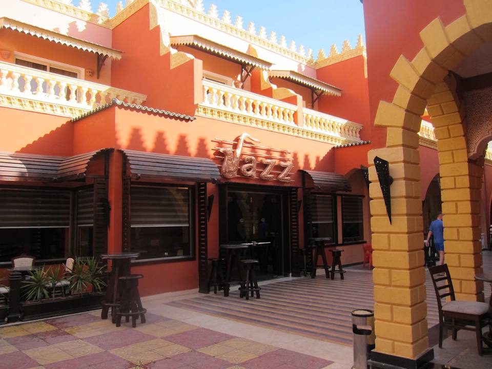 По вечерам играет живая музыка Pickalbatros Alf Leila Wa Leila Resort - Neverland Hurghada