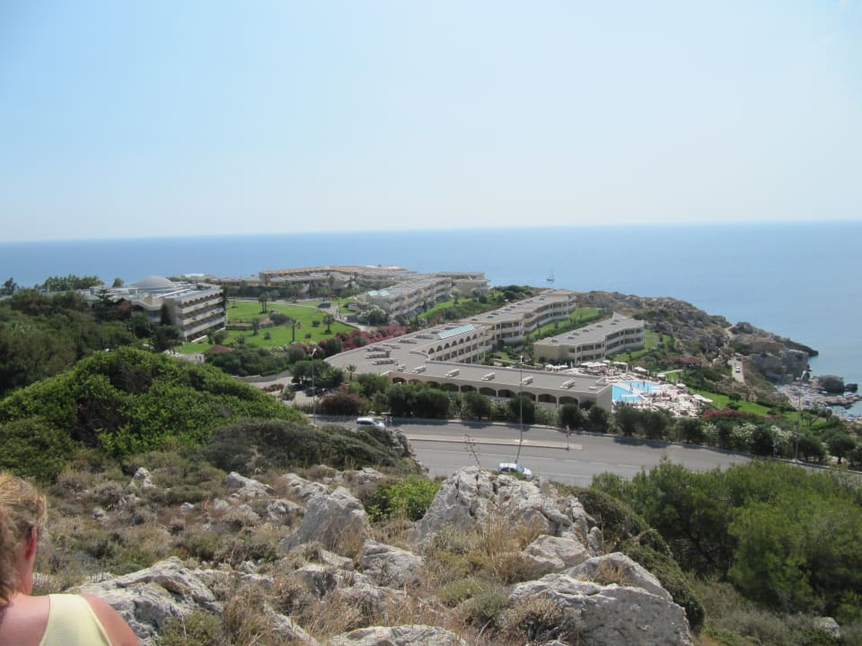 Blick auf die Hotelanlage vom gegenüberliegendem Berg Hotel Kalithea Horizon Royal