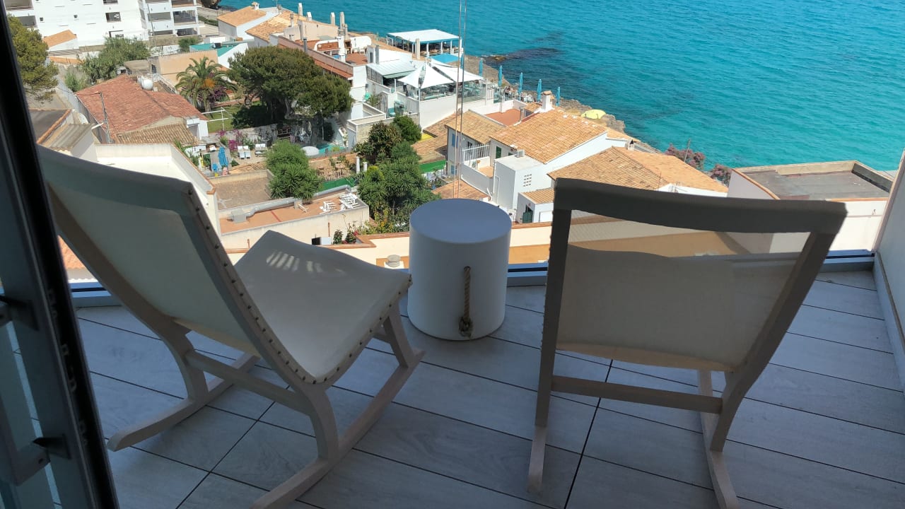 Blick vom Balkon mit seitlichem Meerblick  Son Moll Sentits Hotel & Spa