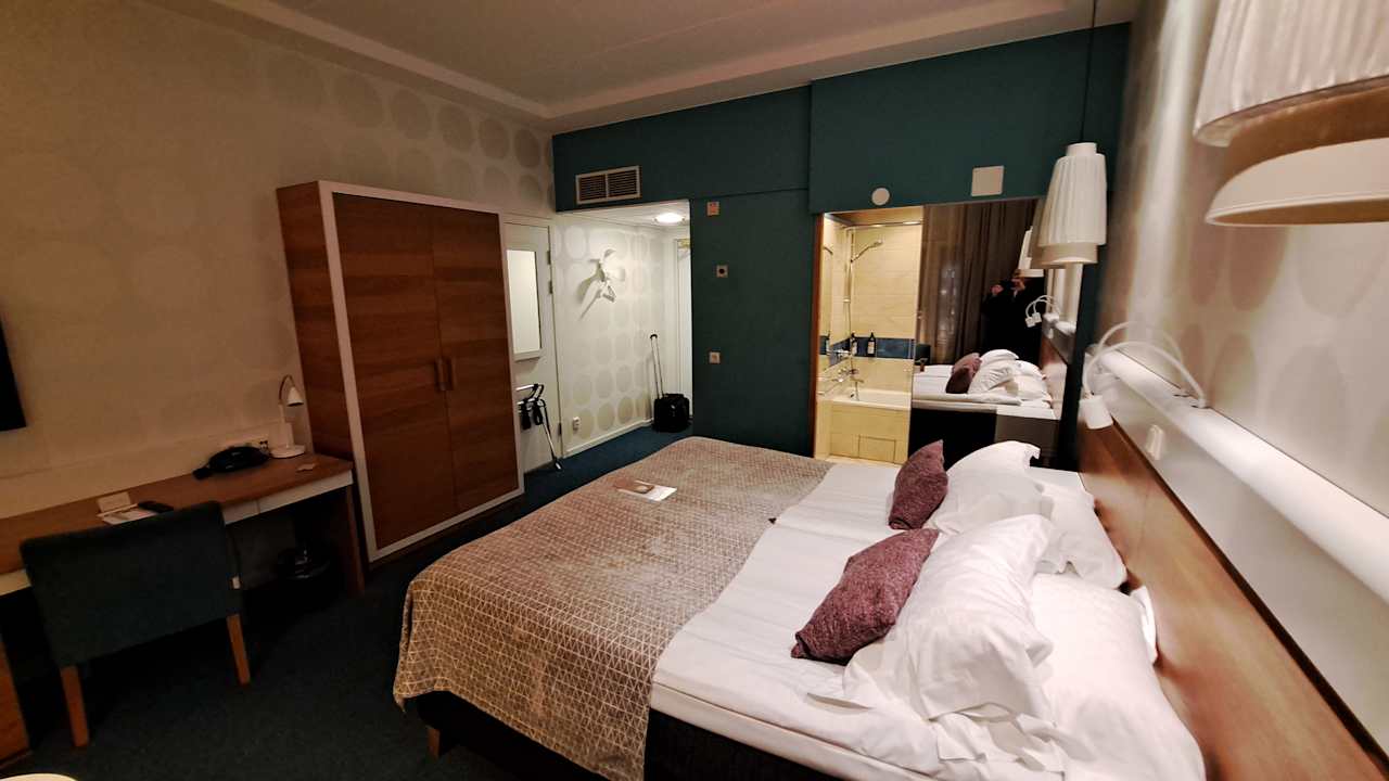 Zimmer Elite Marina Plaza