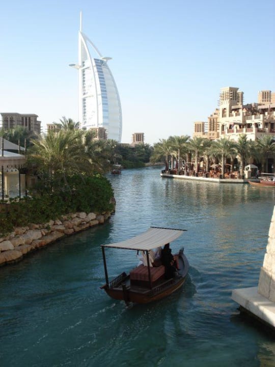 Kanalboot mit Sicht aufs Buri Al Arab   Jumeirah Al Qasr