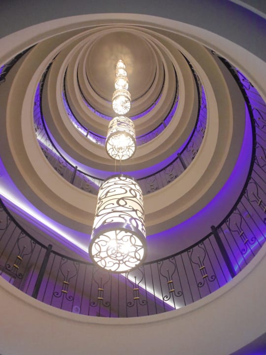 Sicht über 6 Stockwerke Crystal Sunset Pearl Collection