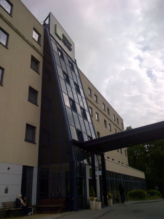 Außenansicht Holiday Inn Express Frankfurt - Airport