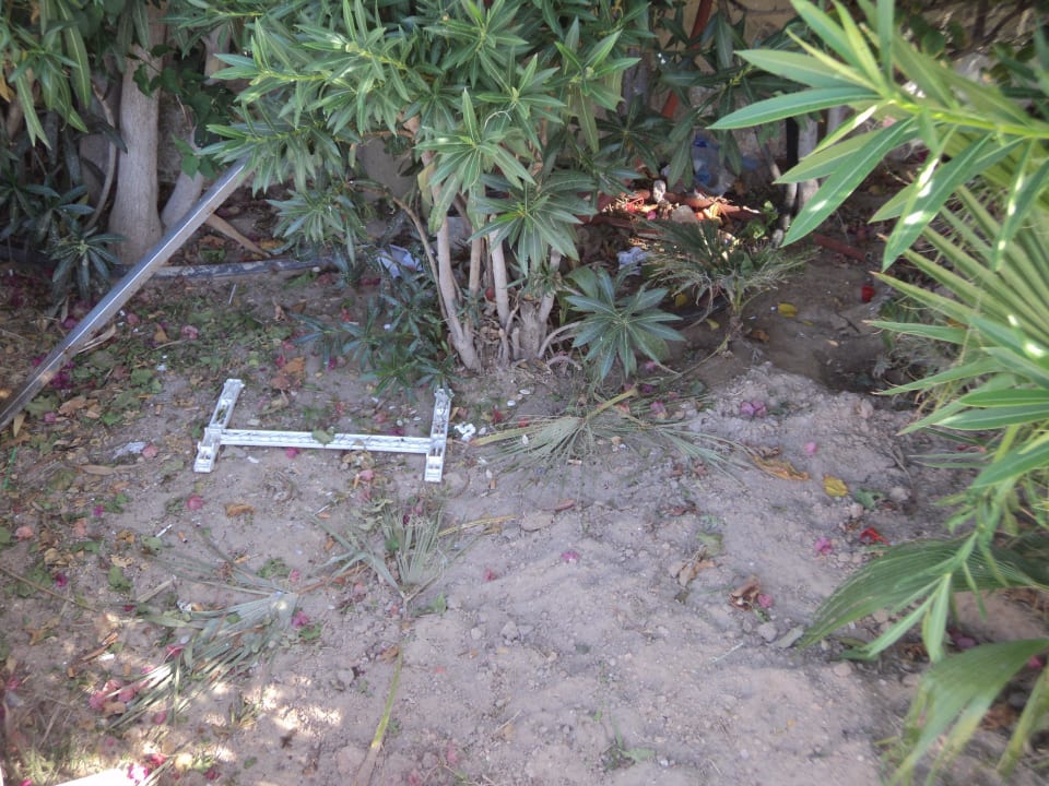 Ein Stück alte Liege so sieht es überall aus  The Ksar Djerba Charming Hotel & SPA