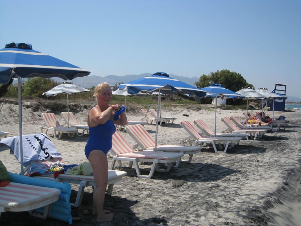 Plaza na lewo od hotelu Apollon Hotel