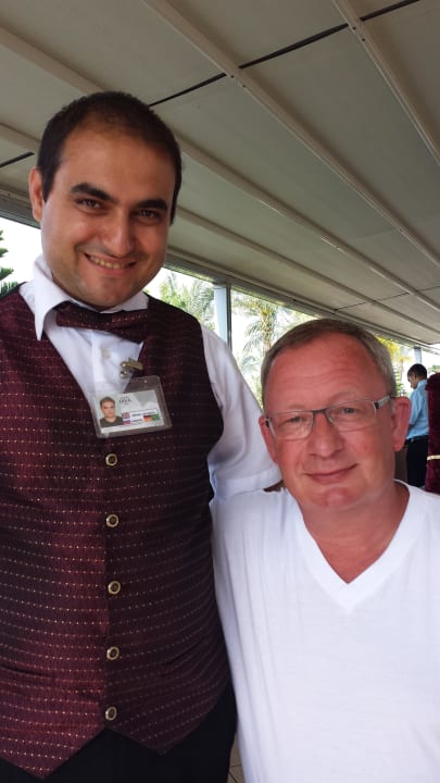 Orhan, der gute Geist beim Frühstücksbuffet Hotel Delphin Diva