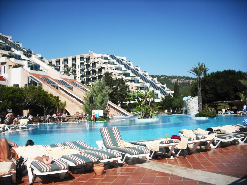 Pool und Hotel Limak Limra Hotel & Resort