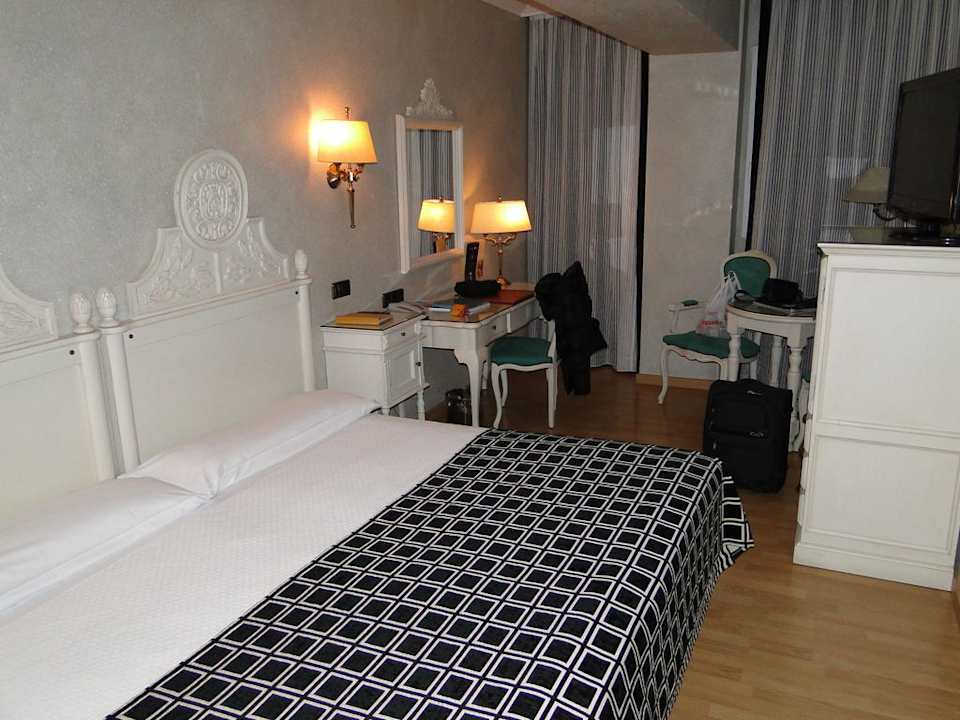 Zimmer 4. Stock Sallés Hotel Pere IV