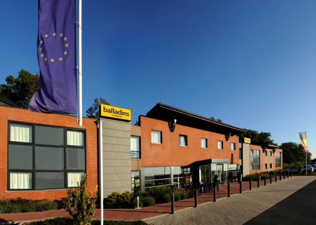 Façade Balladins Superior Hotel Charleroi Airport