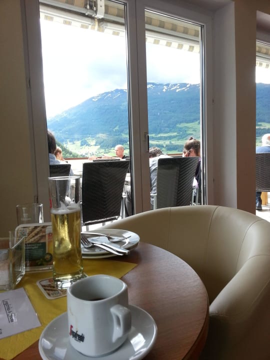 Oder nach draußen auf die Terrasse Hotel Alpenfriede