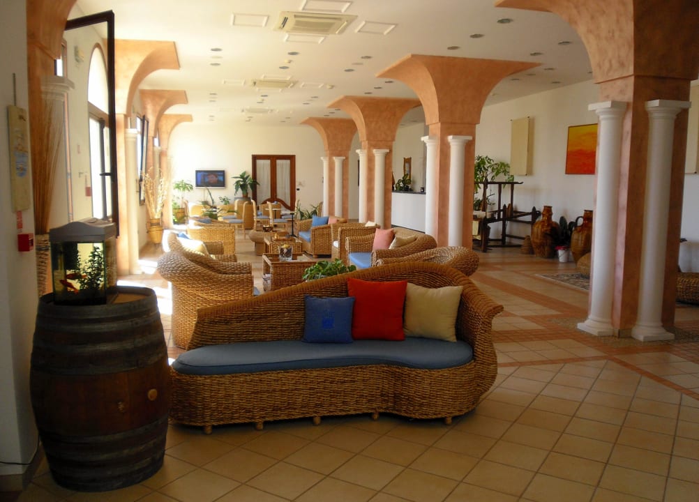 Sitzgruppe im Eingang Hotel Montecallini