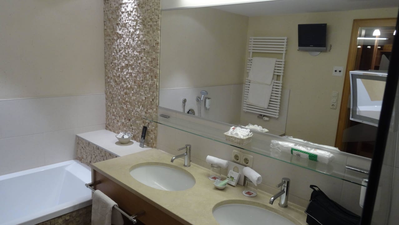 Badezimmer Hotel Alpin Spa Tuxerhof