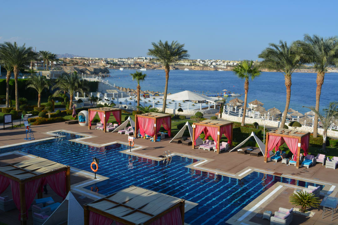 royal-club-pool-sunrise-arabian-beach-resort-sharm-el-sheikh