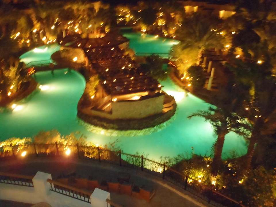 Poollandschaft am Abend The Grand Hotel Sharm El Sheikh