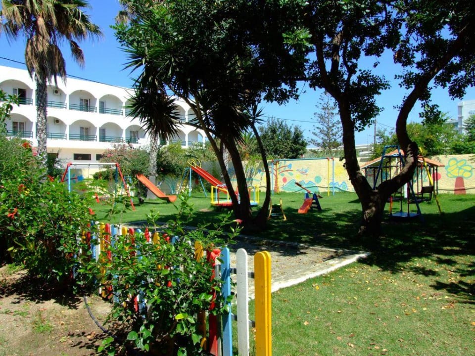 Plac zabaw dla dzieci w hotelu Apollon Hotel
