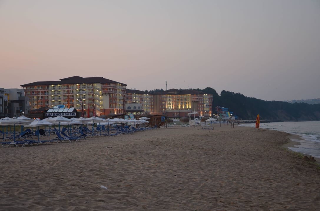 Hotel abends Sol Luna Bay