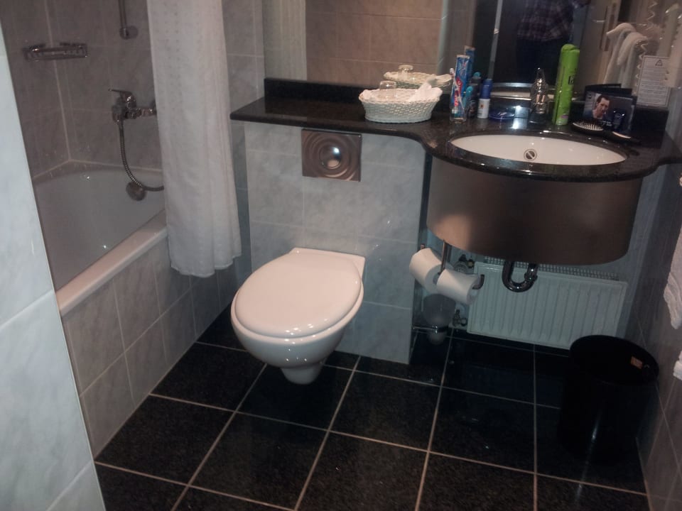 Schönes sauberes Bad Leonardo Hotel Hannover Airport