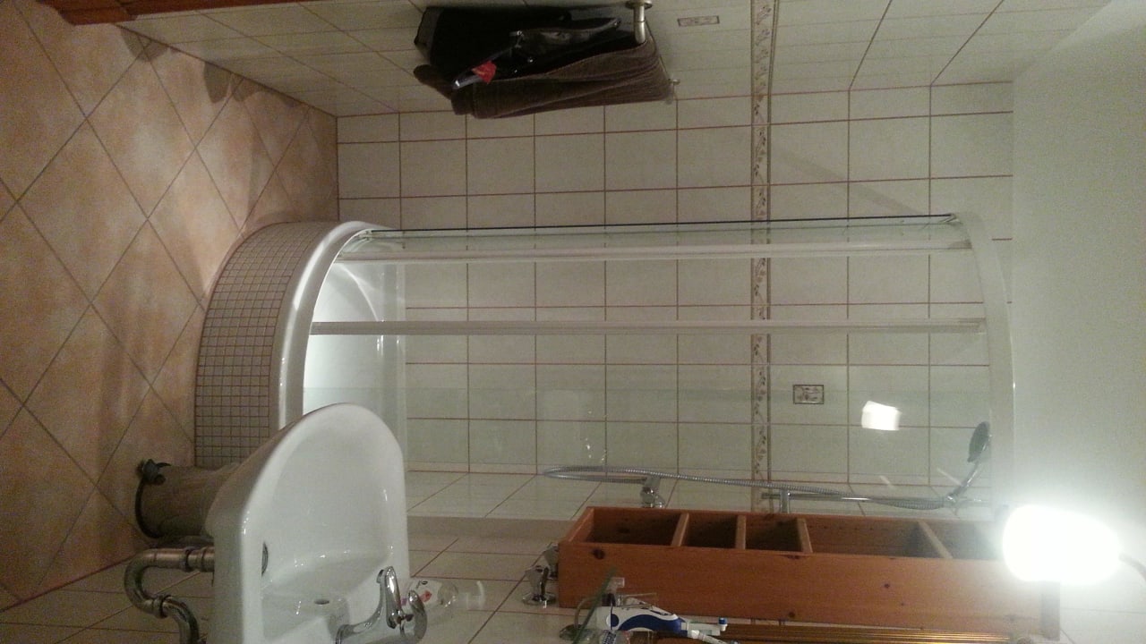 Zimmer 4 - Badezimmer/Dusche Hotel Schiller's