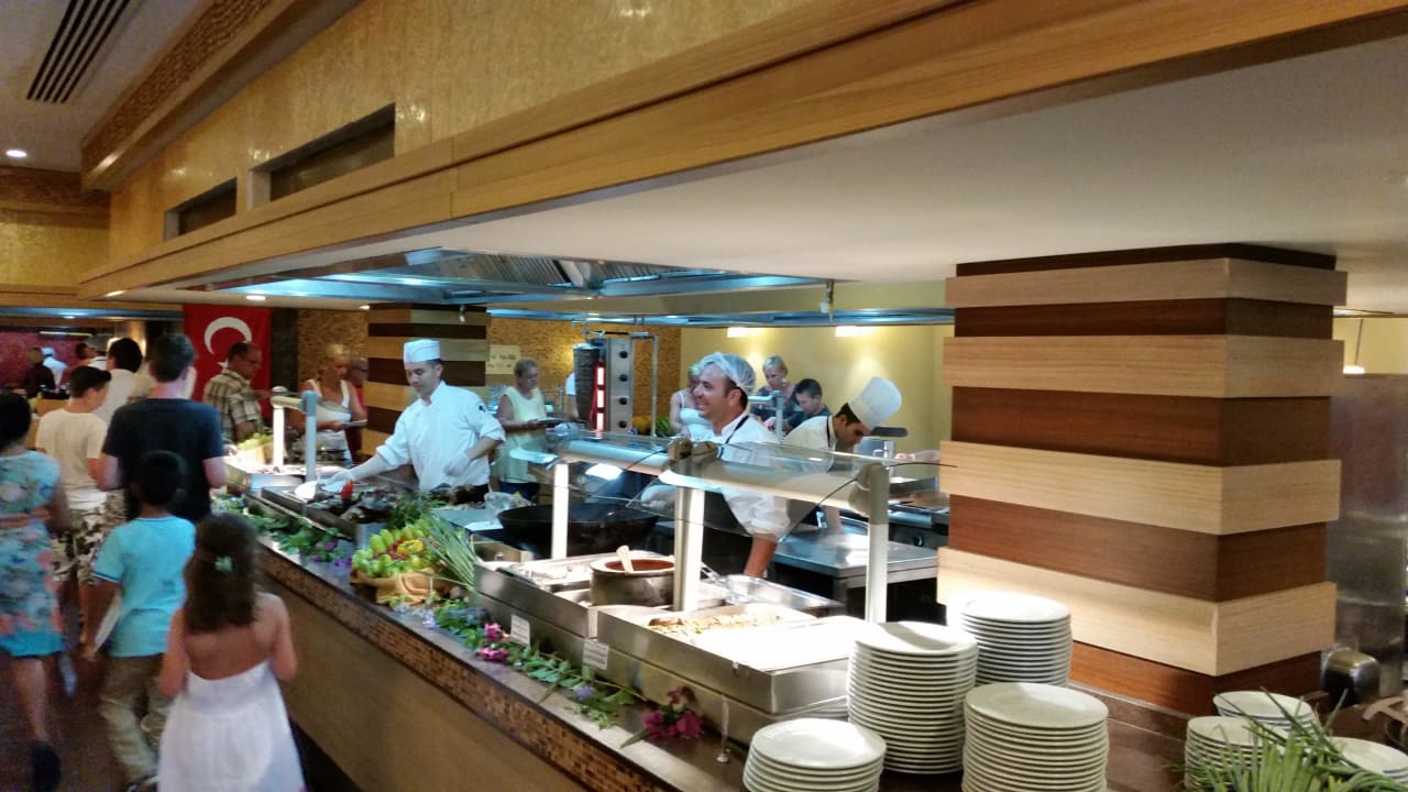 Büffet Club Grand Side