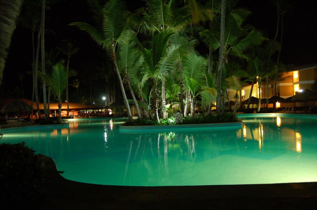 Pool bei Nacht Grand Palladium Select Bávaro Resort & Spa