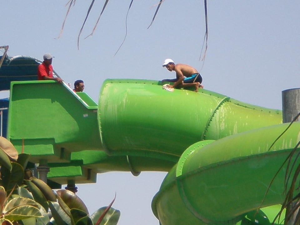 Rutschensäuberung von Außen Titanic Beach Spa & Aqua Park