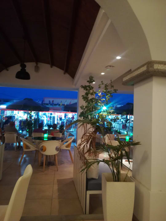 Gastro Sentido More Meni Residence & Suites