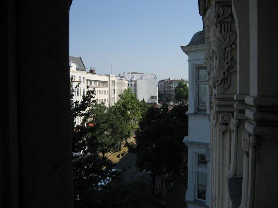 Blick auf die Hauptstrasse Hotel Schöneberg