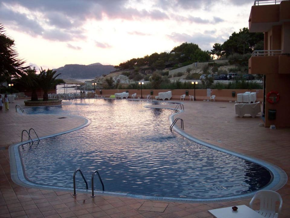 Pool FERGUS Style Cala Blanca Suites