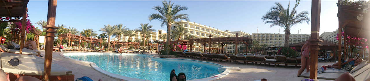 Вид на корпуса Riviera Aqua Park Resort