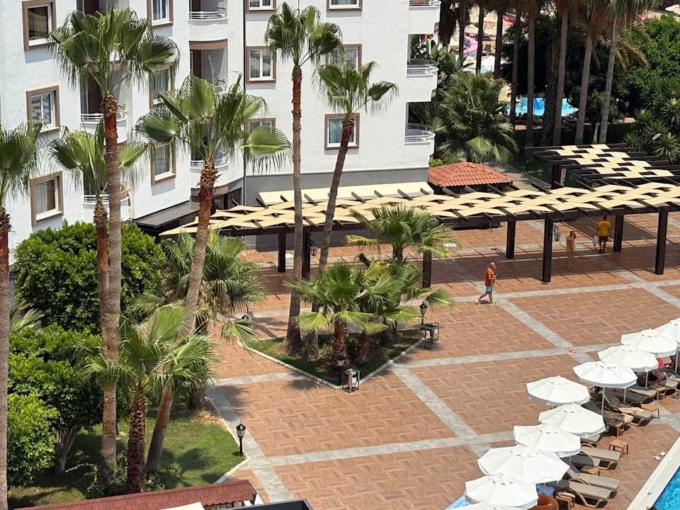 Gartenanlage Hotel Royal Garden Beach