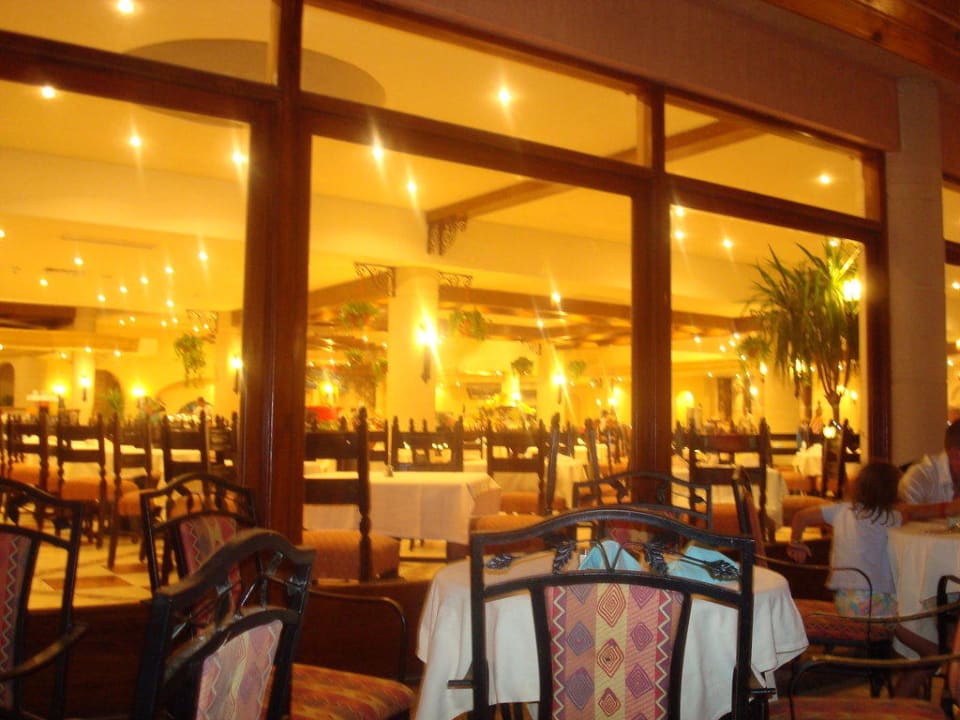 Ein Restaurant von vier Pickalbatros Dana Beach Resort - Hurghada