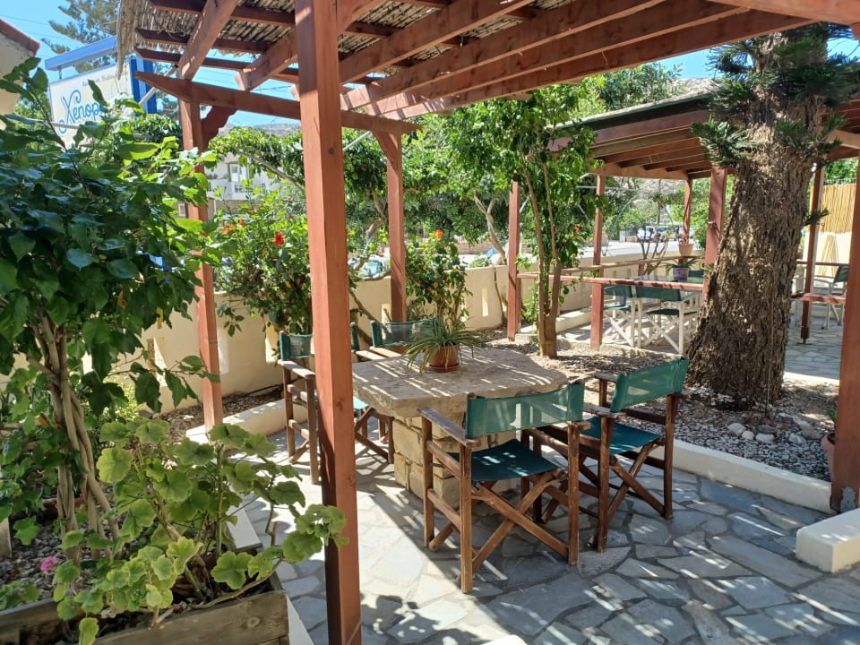 Gartenanlage Apartments und Studios Xenophon