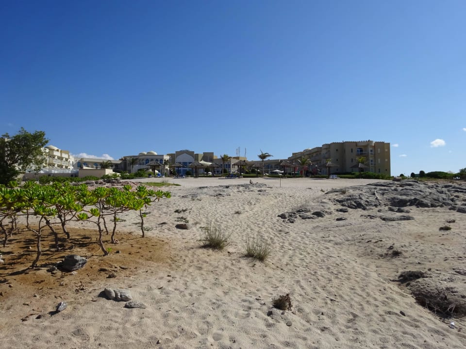 Das ist der Hotelstrand Wyndham Garden Salalah Mirbat