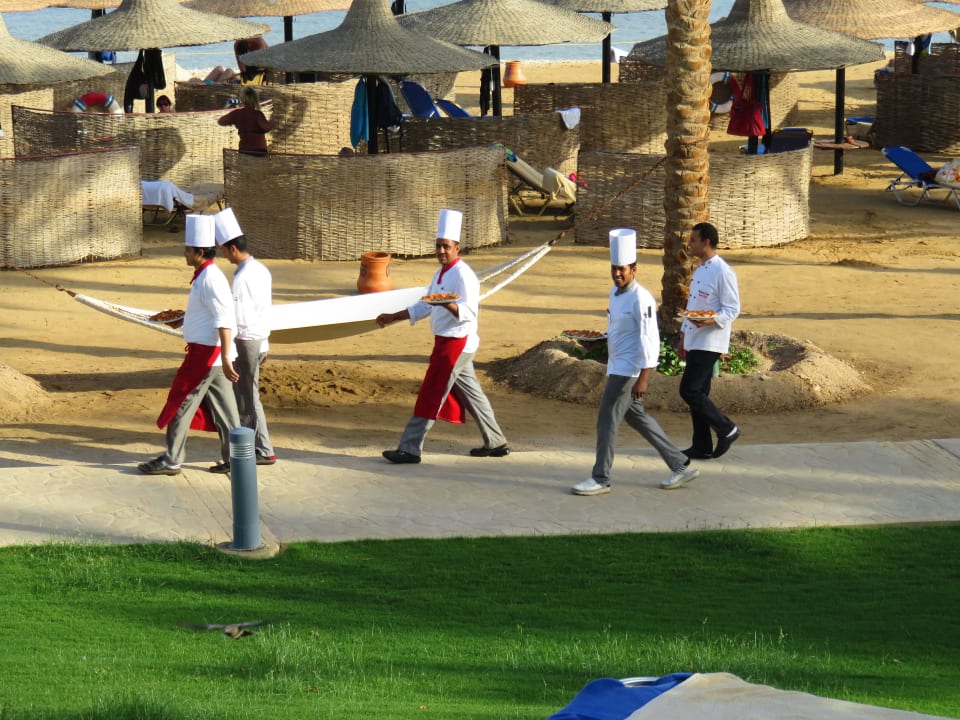 Nachmittags wurden Häppchen gereicht Steigenberger Coraya Beach - Adults only