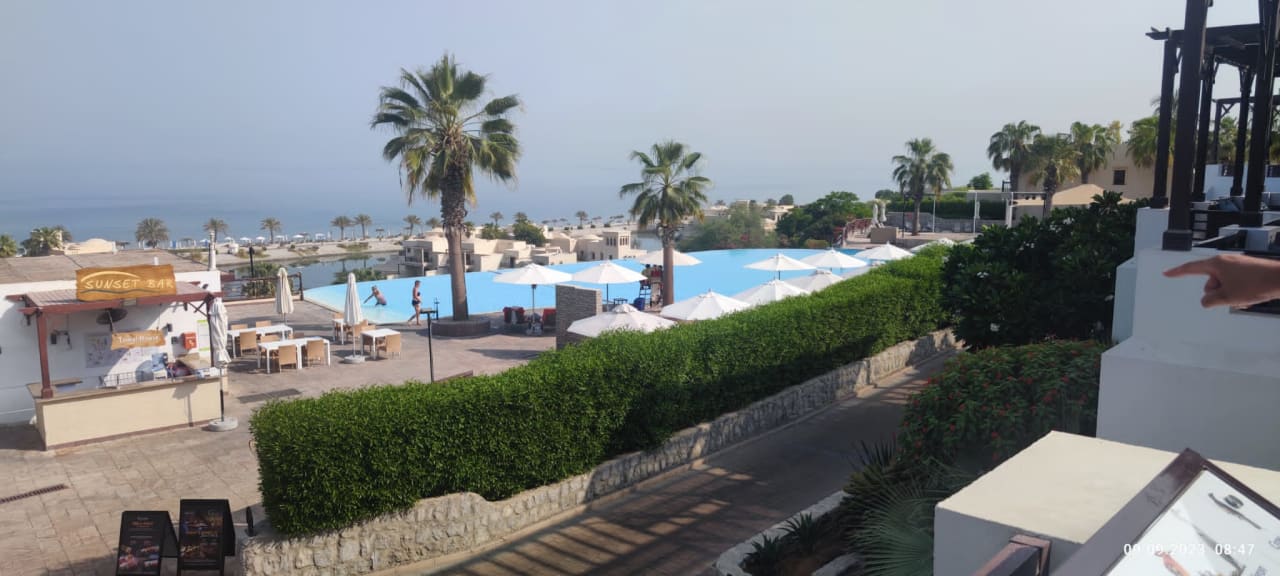 Pool The Cove Rotana Resort