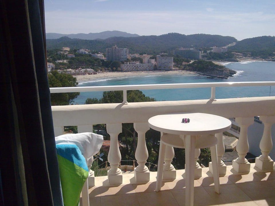 Traumhafter Blick über Badebucht bei Zimmer 266 Hotel Aldea Cala Fornells 2