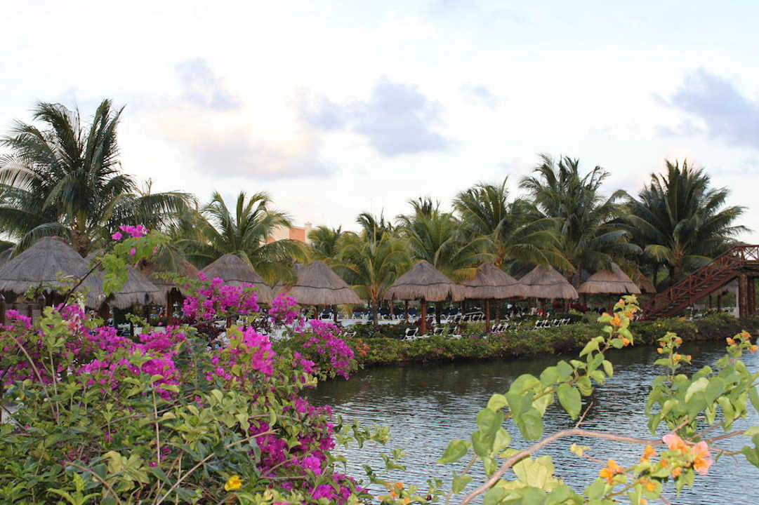 Gartenanlage. Grand Palladium Select White Sand Resort & Spa