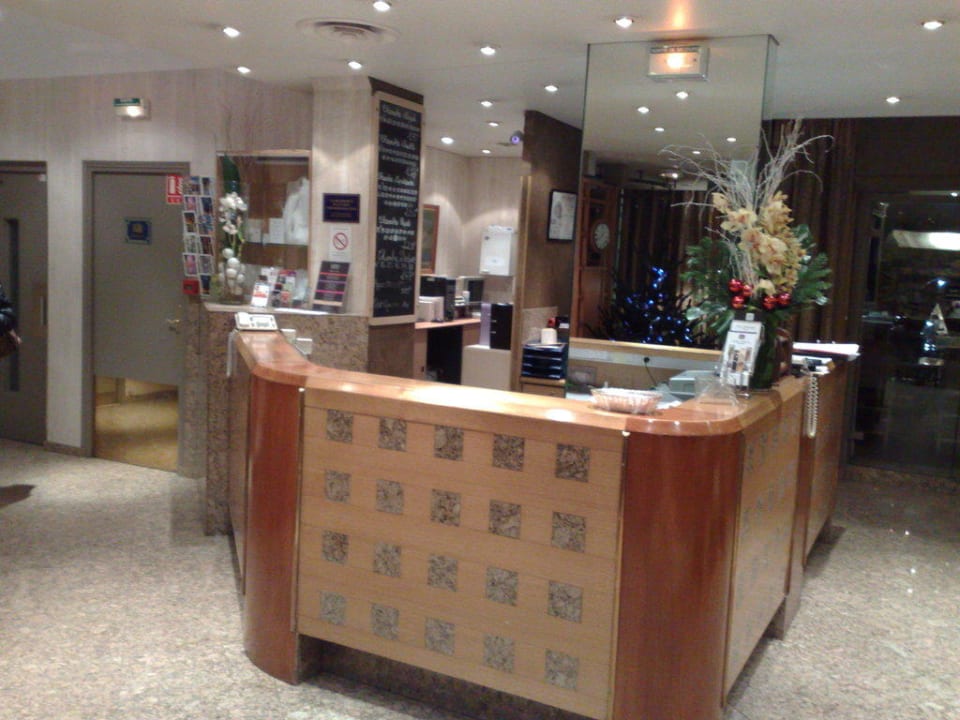 Rezeption Hotel Victor Hugo Paris Kléber