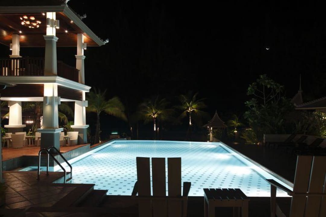 Pool bei Nacht Hotel Anyavee Tubkaek Beach Resort Krabi