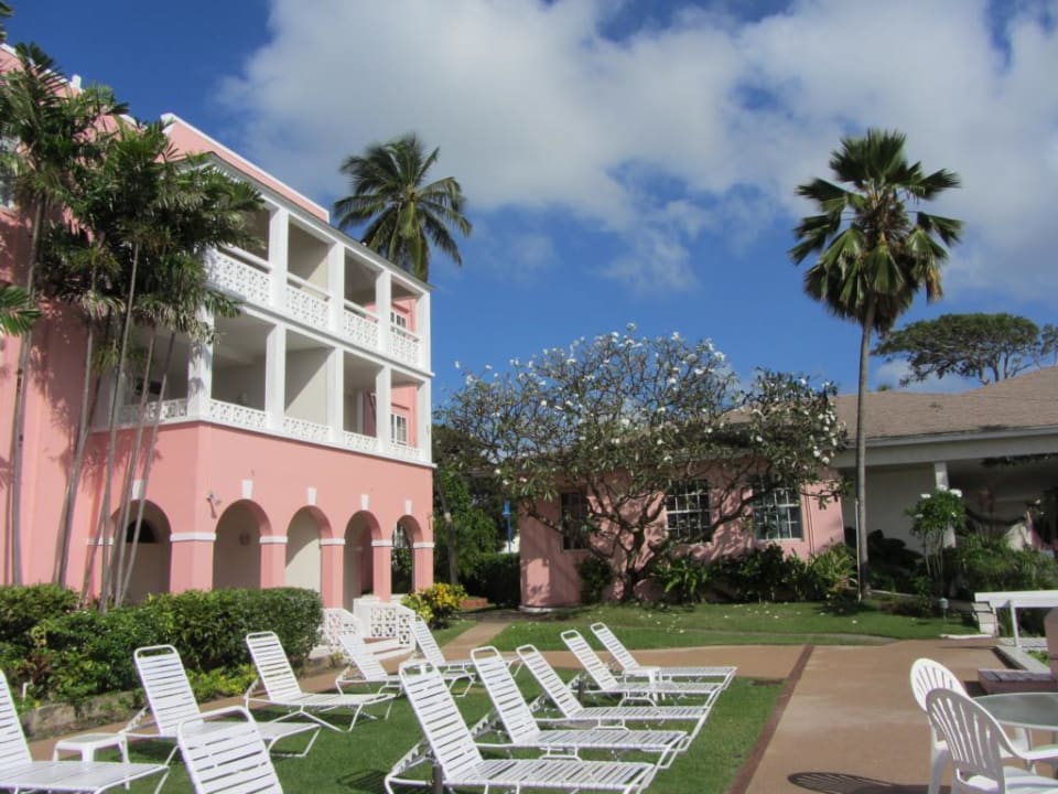 Blick vom (Privat-)Strand auf das Hotel Hotel Southern Palms Beach Club