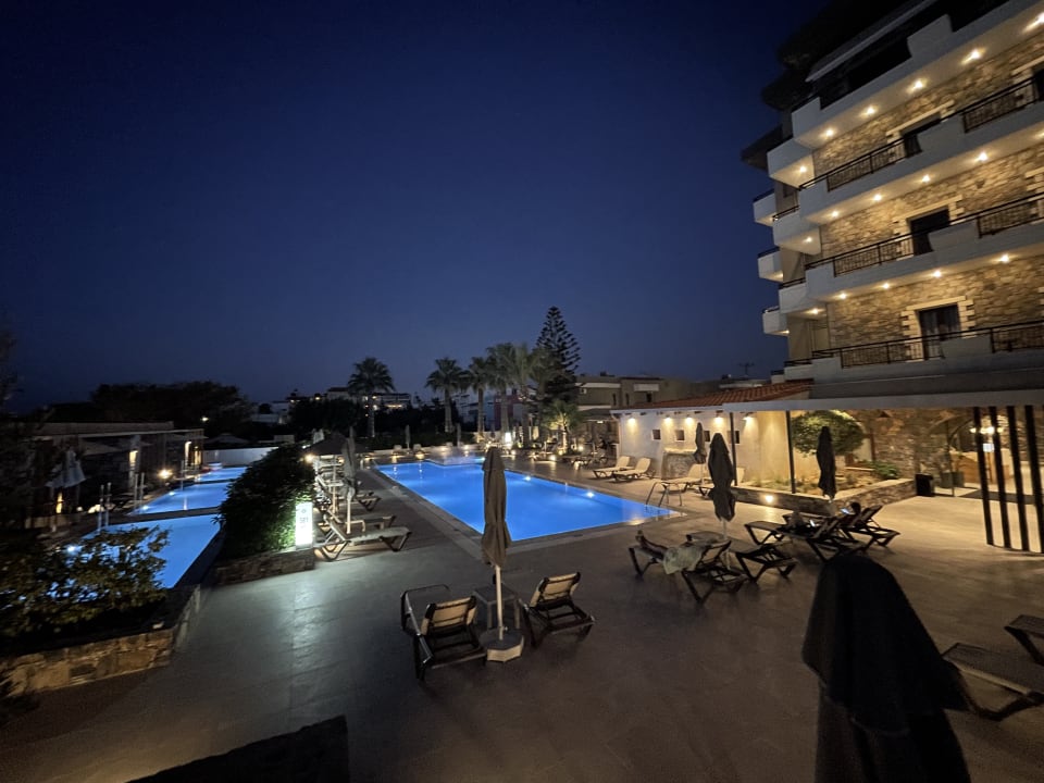 Außenansicht Petousis Hotel & Suites