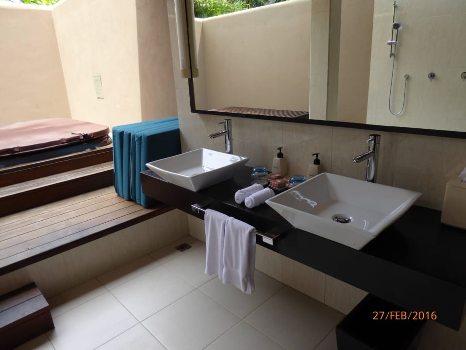 Badezimmer Veligandu Maldives Resort Island