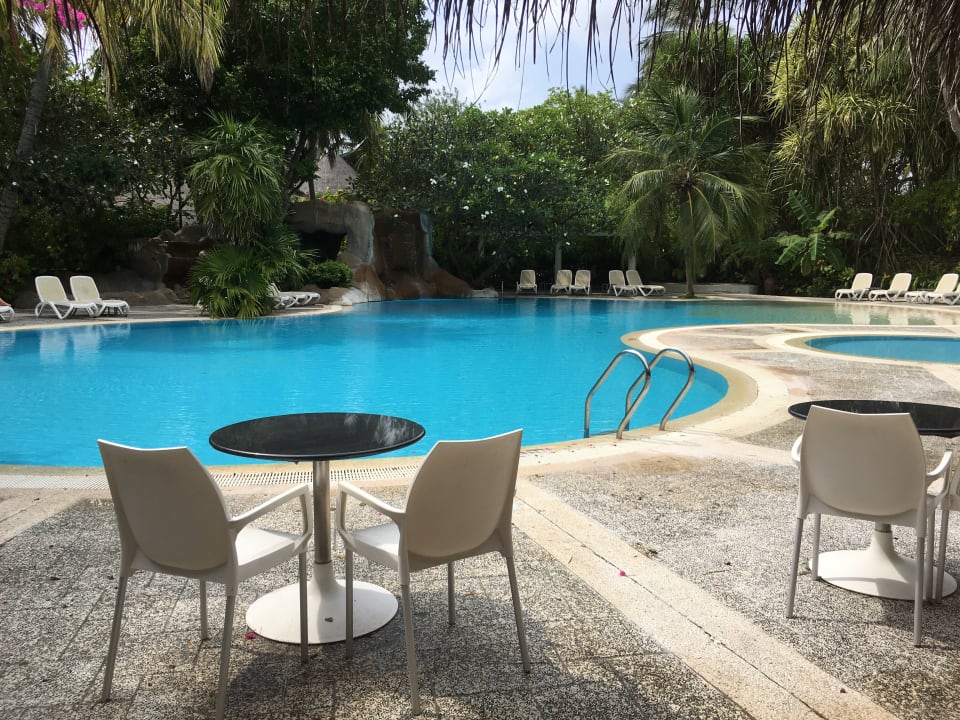 Pool Bar Kuramathi Maldives