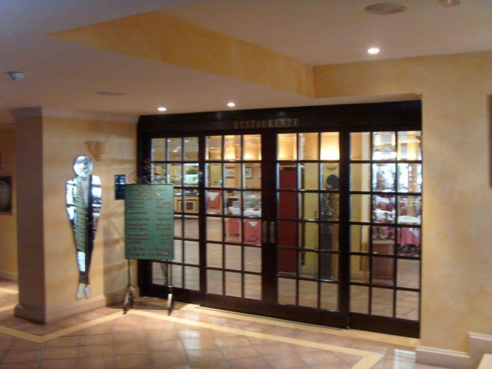 Wejscie do restauracji Ole Tropical Tenerife