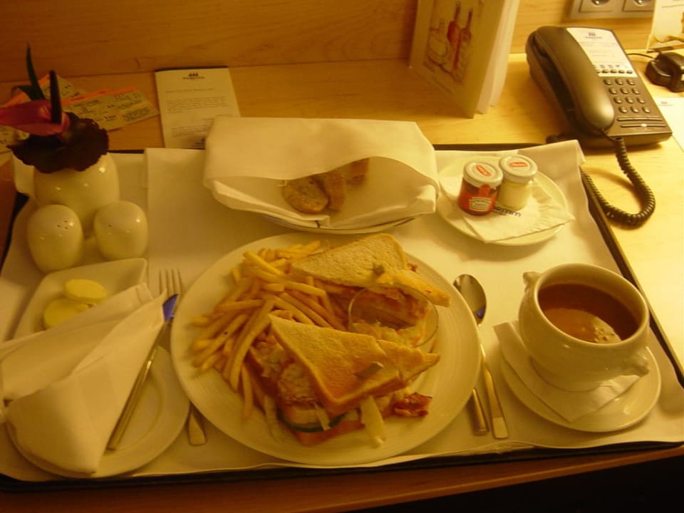 Roomservice Maritim Hotel Düsseldorf