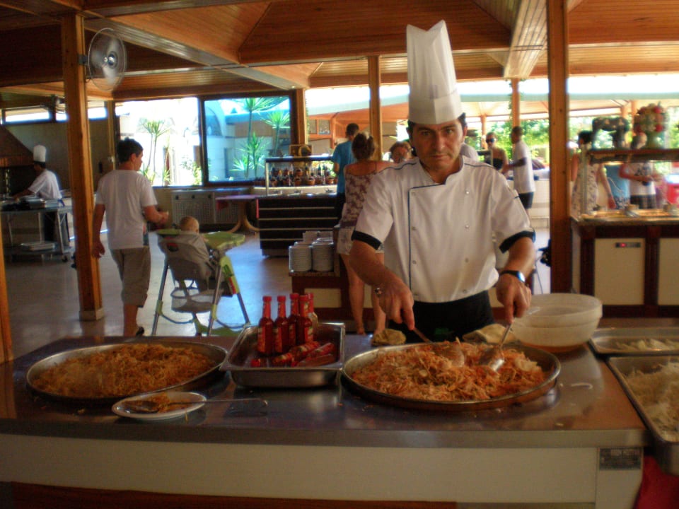 Täglich wechselnde Auswahl an Speisen  Saphir Hotel & Villas