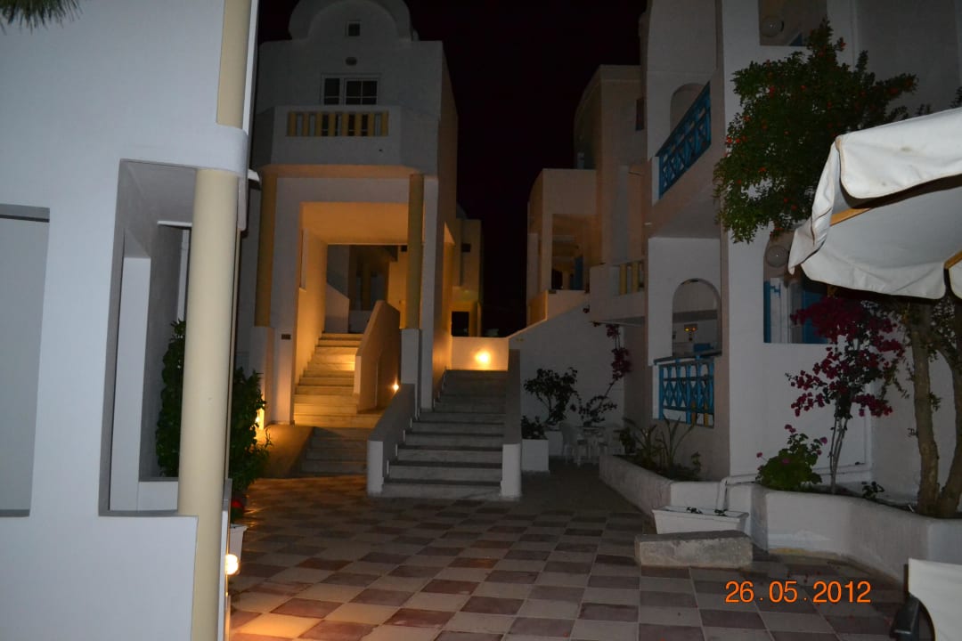 Innenhof des Hotels Hotel Kamari Beach